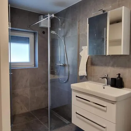 Naia Apartman *